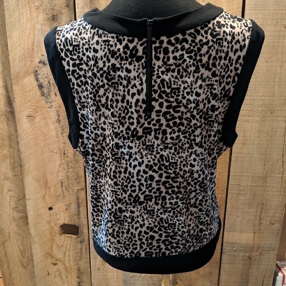 Vince Camuto Leopard print top size xl - Picture 2 of 4